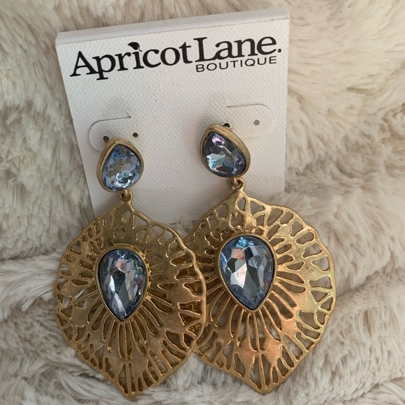 NEW Apricot Lane Boutique Fashion Gold Tone Color Earrings - Picture 2 of 4